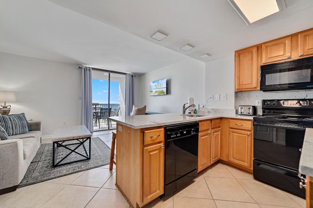 1br/1ba Sleeps 4 Near Beach w/ Breathtaking Ocean Views