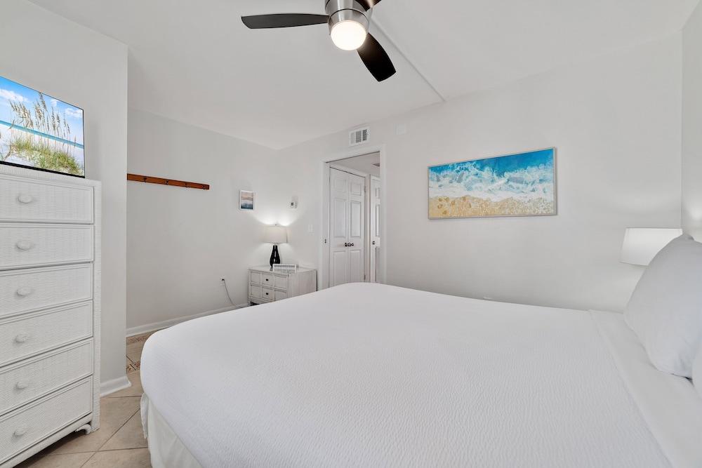 1br/1ba Sleeps 4 Near Beach w/ Breathtaking Ocean Views