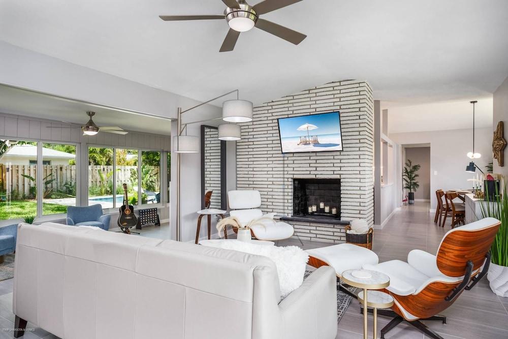 Starfish Contemporary Home