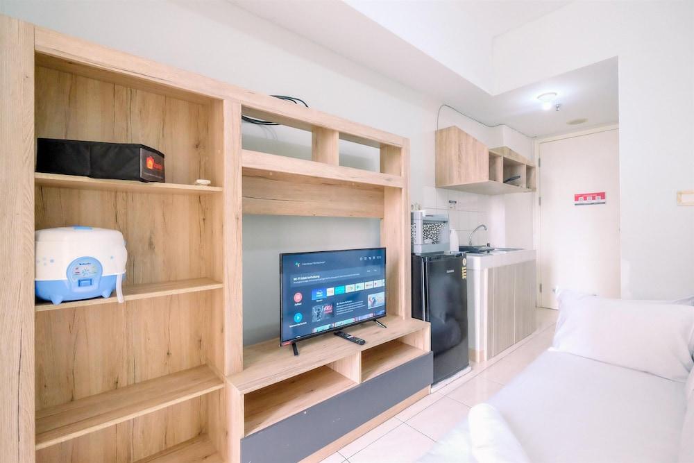 Comfy Studio Springlake Summarecon Bekasi Apartment