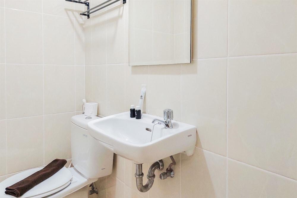 Modern Look Studio Apartment At M-Town Residence