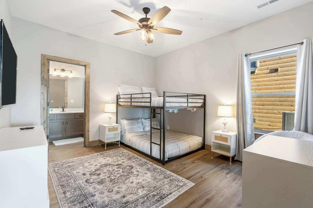 Two Pines Endless Views and Attractions!