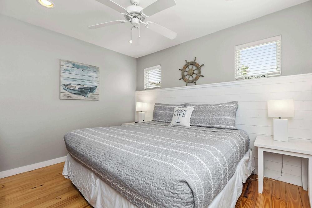 Prime Location 5 Bedrooms Pool Sleeps 14