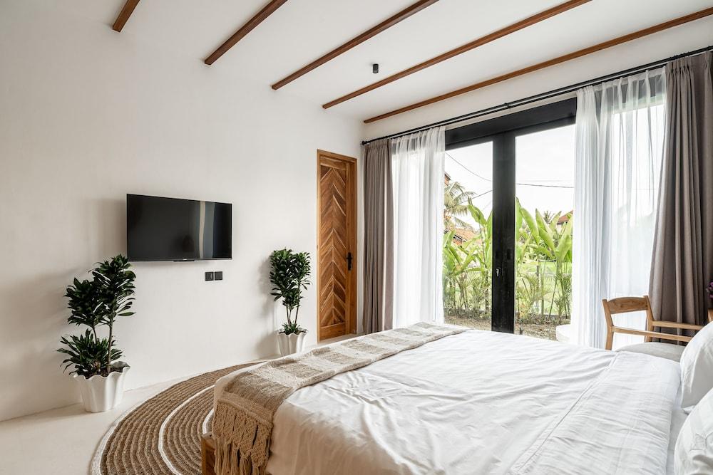 Udara by EVDEkimi - Spacious 4BR Pool villa with Lush garden at Artistic Center of Ubud