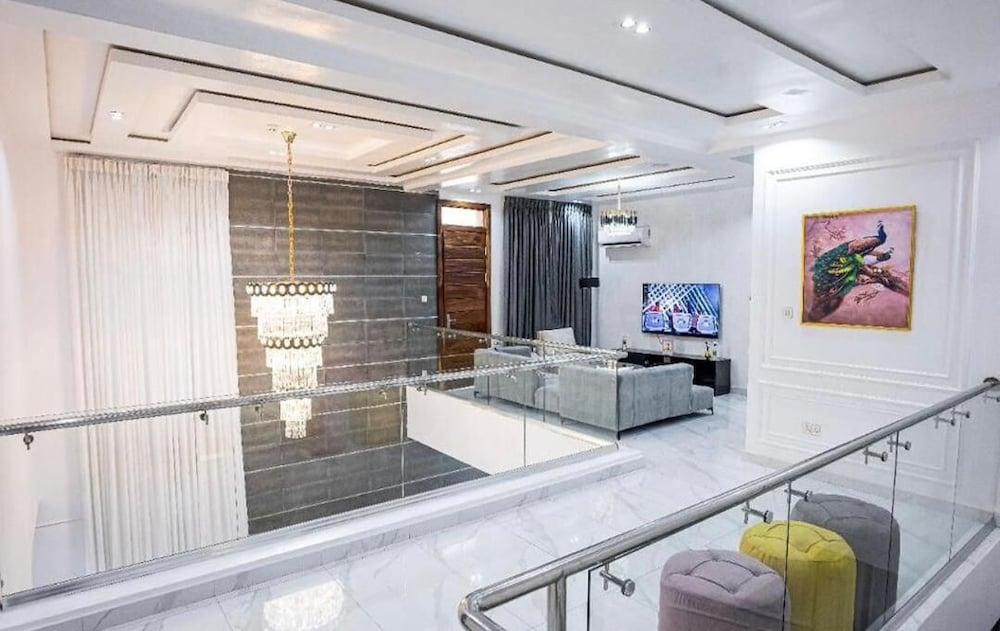 6 bedroom mansion in lekki phase 1