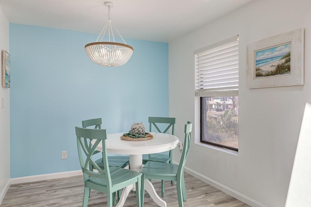 Bright & Airy Myrtle Beach Condo: 1 Block to Ocean