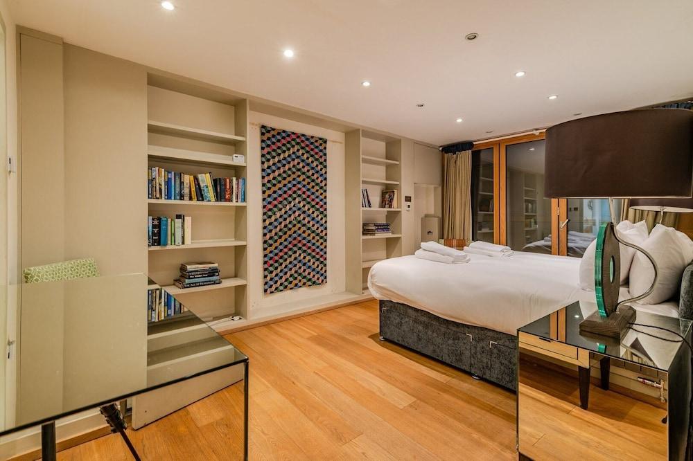 Beautiful Three Bedroom House in West London