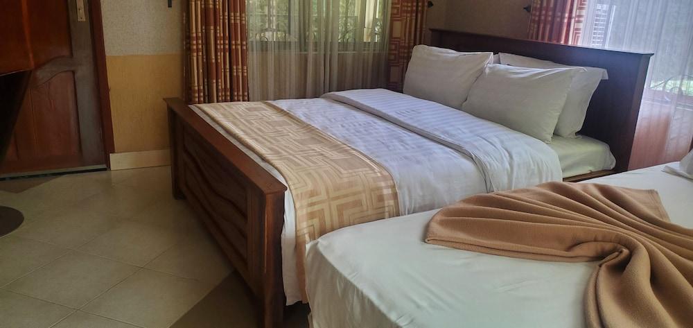 MIKUMI RESORT AND SAFARI HOTEL