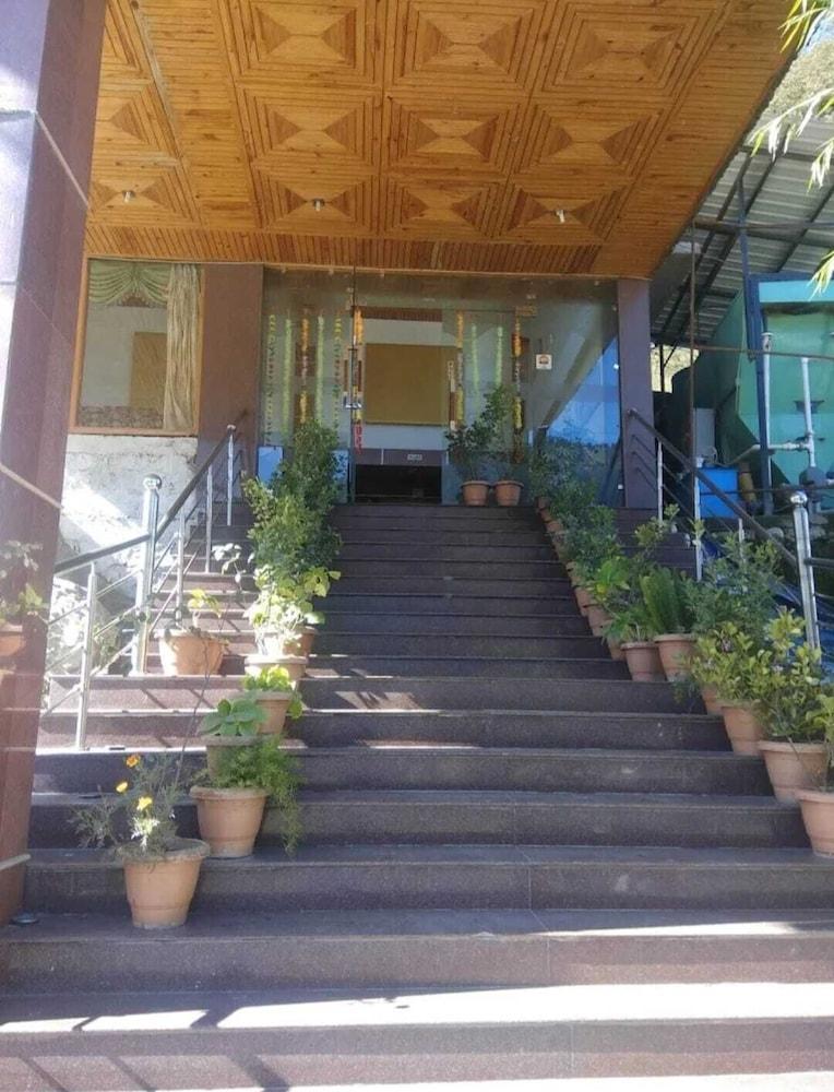 Royal Grand By Skua World