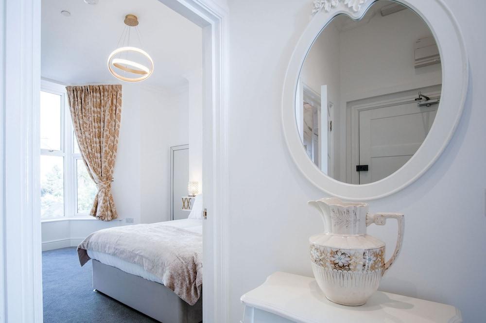 St Catherine's View - 2 Bedroom - Panorama - Tenby