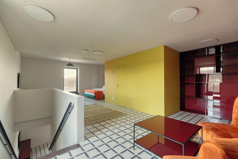 Manifest Restaurant and Hotel