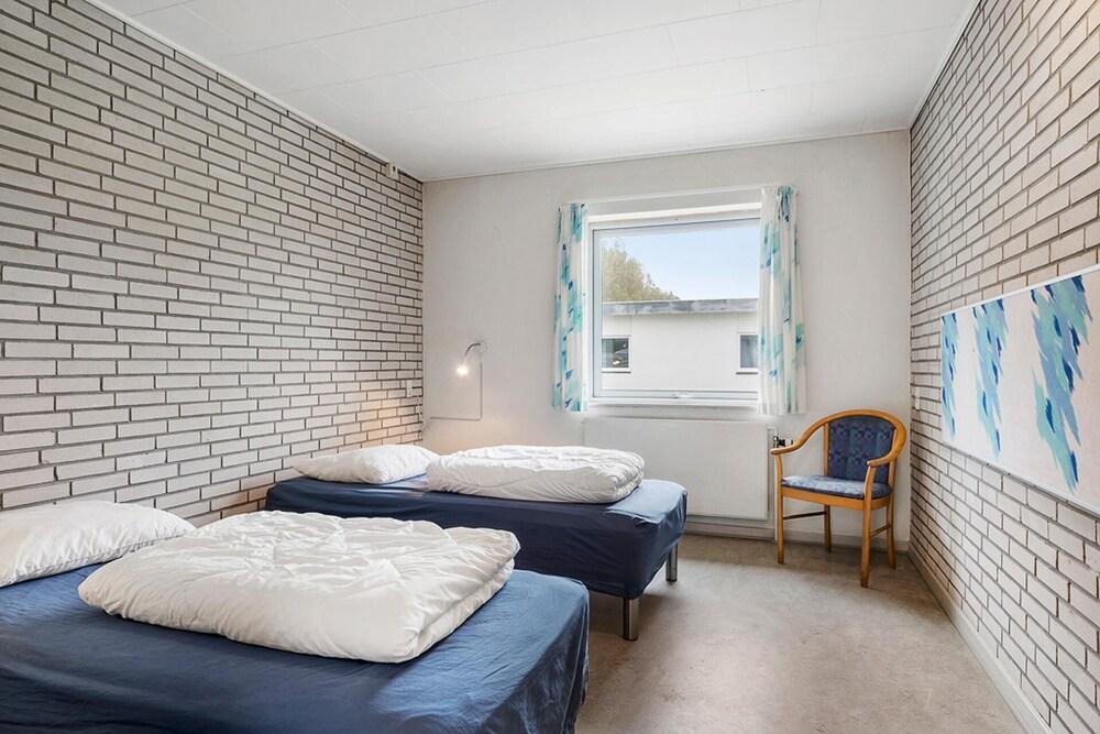 Sct Knudsborg, Brenderup 58-beds, on the Beach