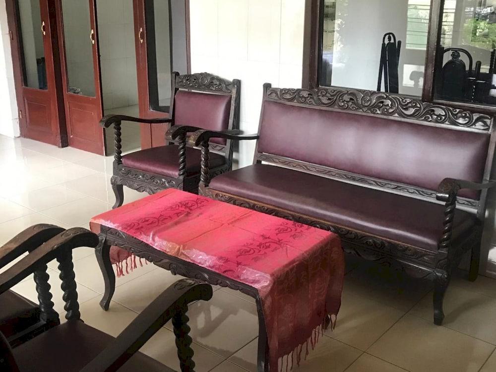 Hotel O Wisma Gading Syariah