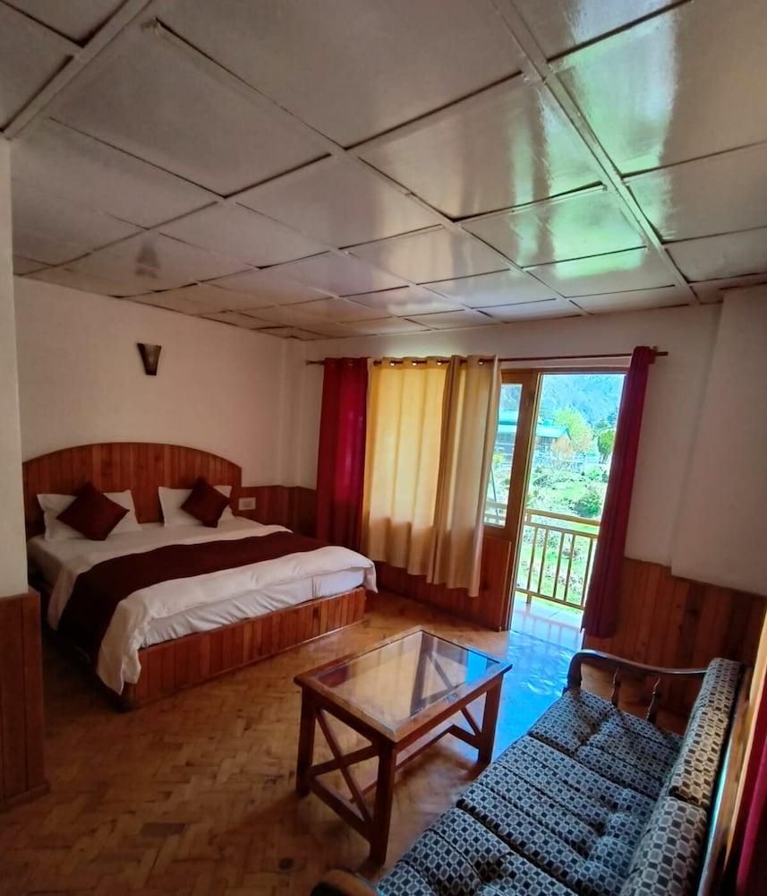 Hotel Devlok International