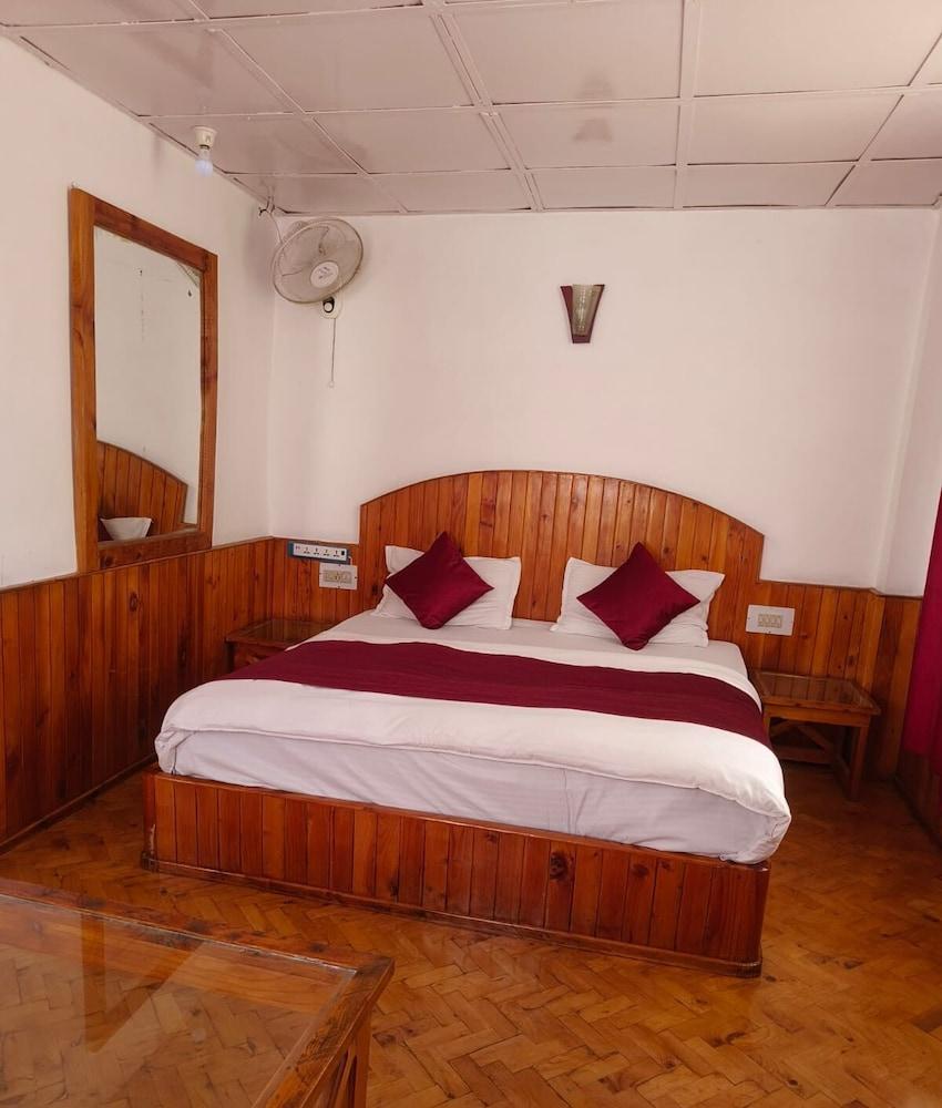 Hotel Devlok International