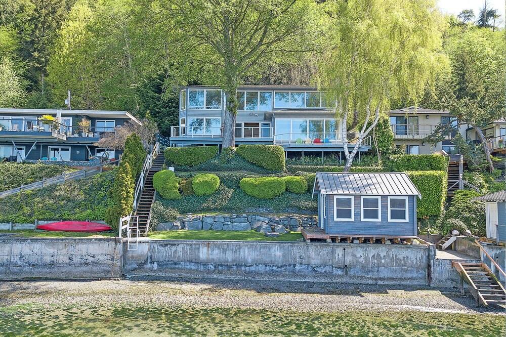 Four Stone Beach House