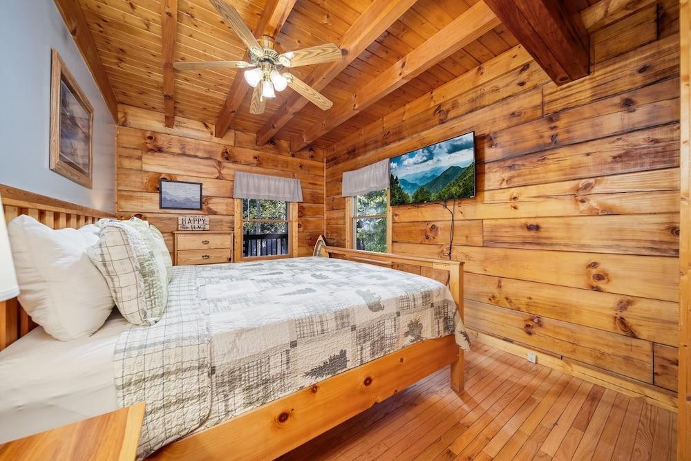 Er299 - Possum Hollow 4 Bedroom Cabin by RedAwning