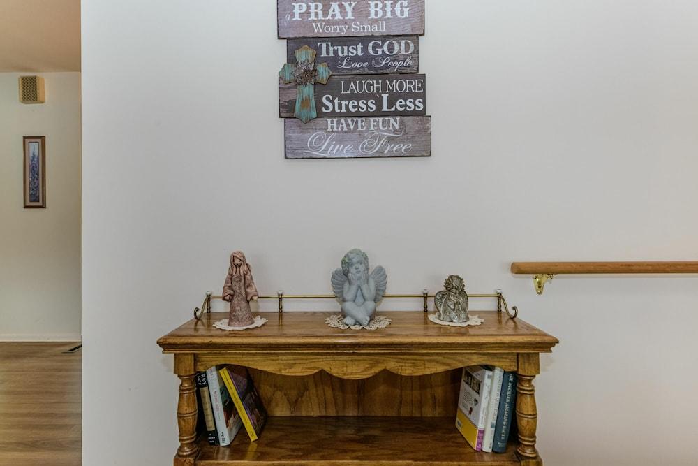 Linger Longer Lakeside Cottage