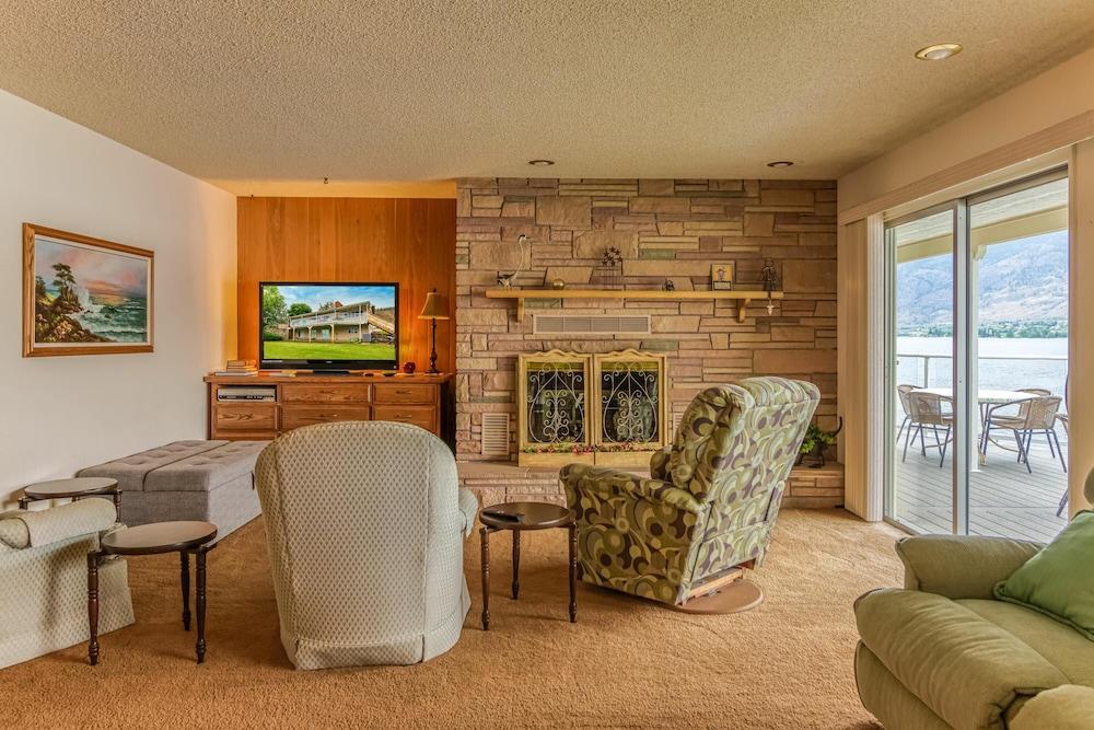 Linger Longer Lakeside Cottage