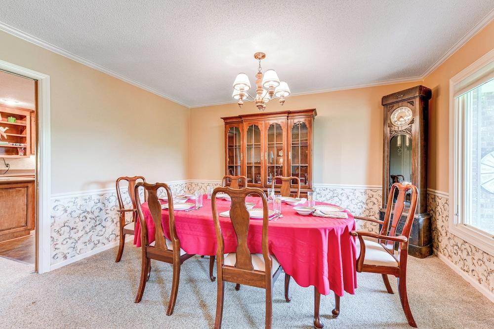 Spacious Mount Pleasant Home w/ Grill & Yard!