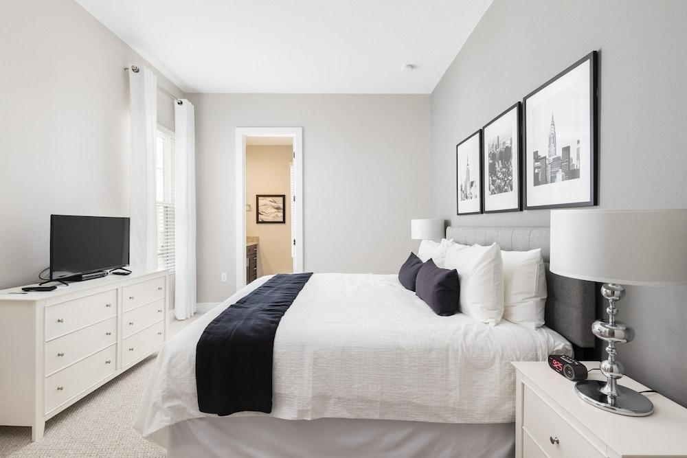 4 BR 4 BA Full Kitchen A C 5min Disneyworld