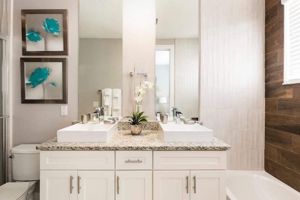 4 BR 4 BA Hidden Gem Min Disney 1804ft