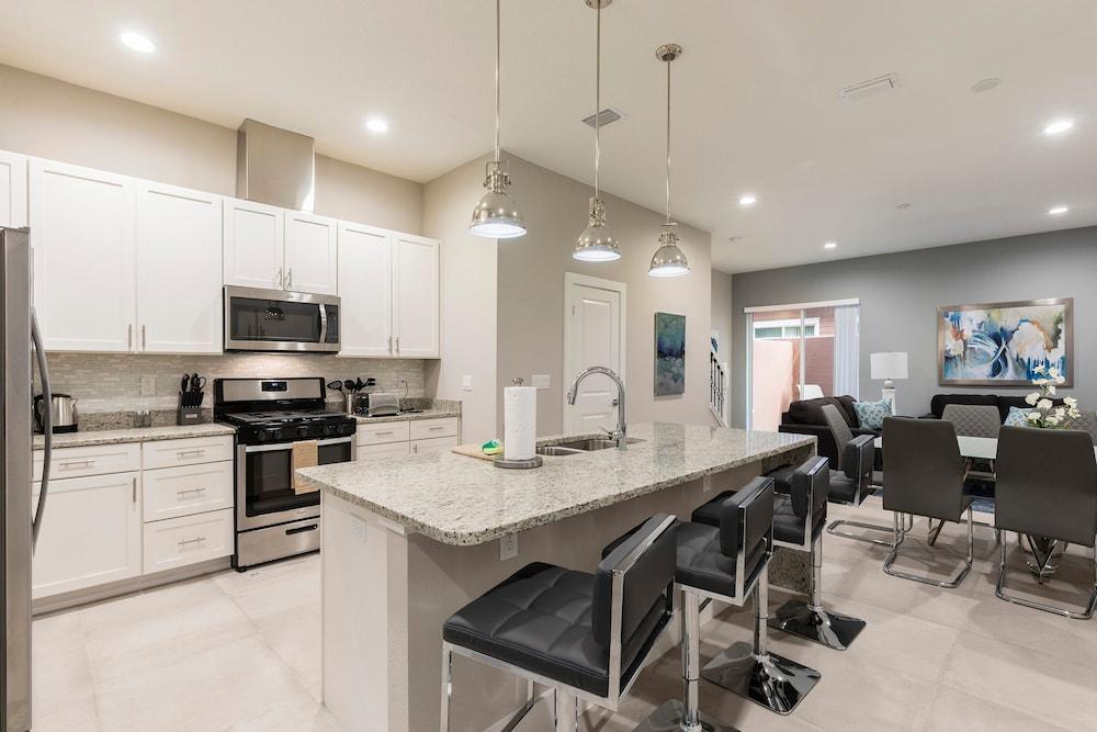 4 BR 4 BA Hidden Gem Min Disney 1804ft