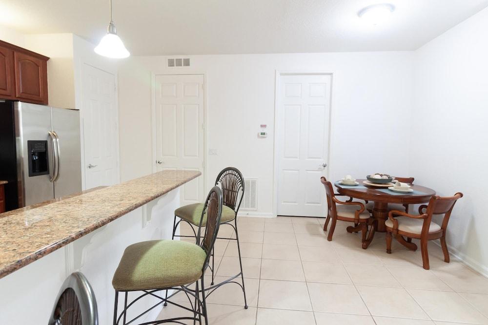 3 Bed 3 BA 5min Universal Spacious 1823ft