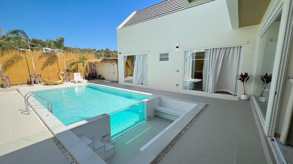 Meefan private pool villa