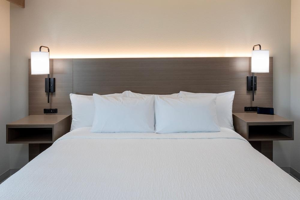 GrandStay Hotel & Suites