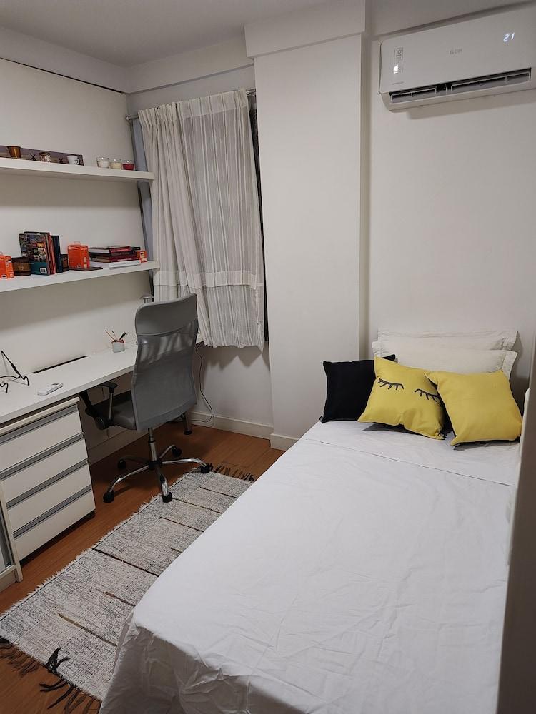 Hostel for One: quarto e banheiro privativos