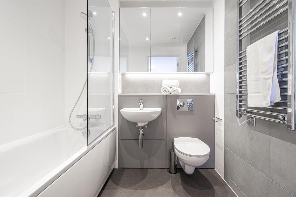 Superb Flat With Community Vibe