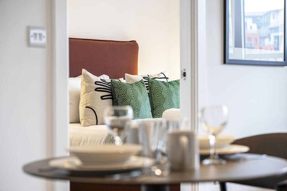 Deluxe Leeds Flat With Views