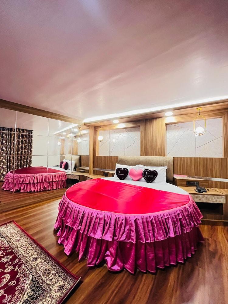 Goroomgo Broadway Boutique Mall Road Darjeeling