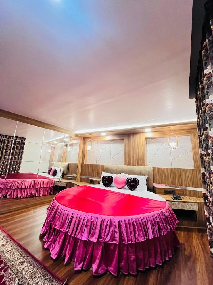 Goroomgo Broadway Boutique Mall Road Darjeeling