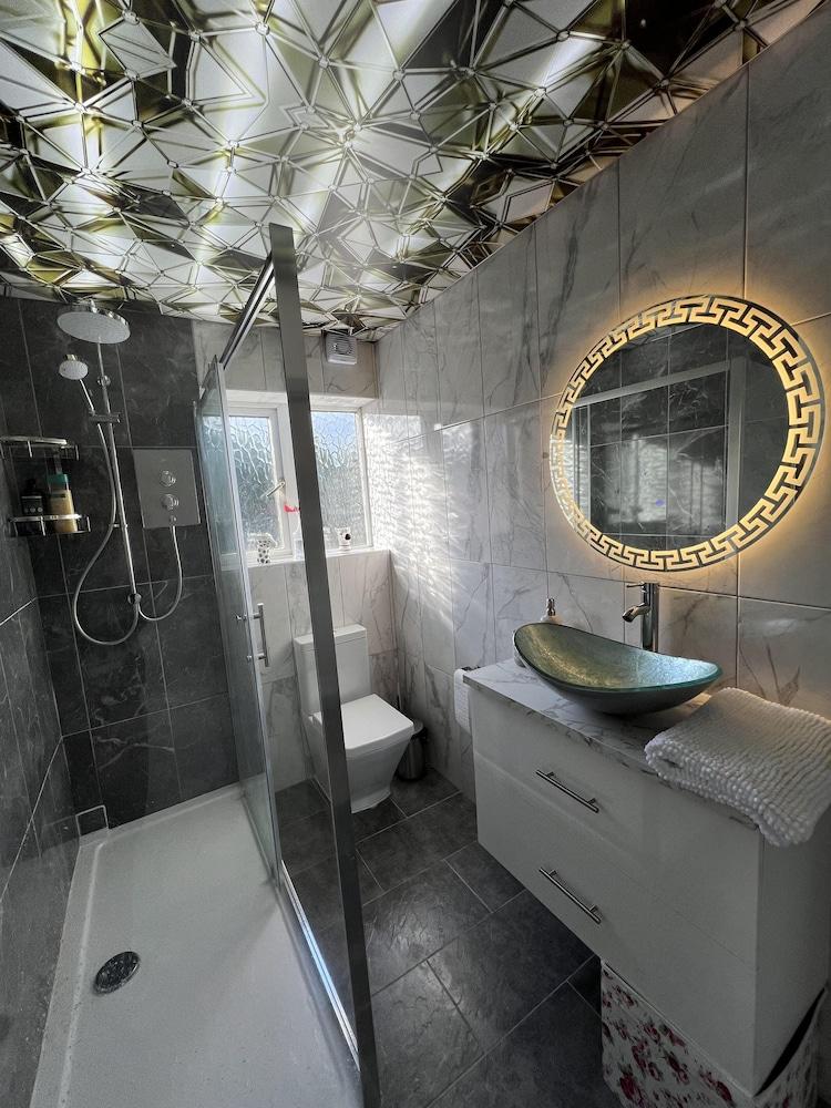 Luxury 2 Bed Apartment in Royal Sutton Coldfield