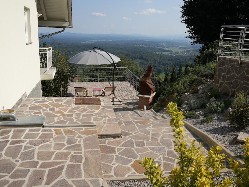 Vineyard cottage SkyView