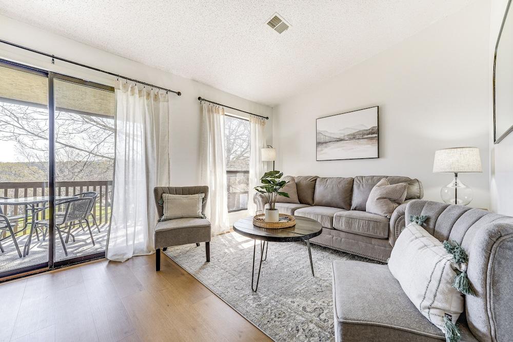 5 Mi to Strip! Pointe Royale Condo w/ Indoor Pool