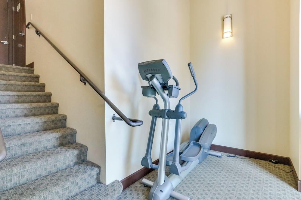 Walk Downtown: Stunning Condo w/ Attached Garage