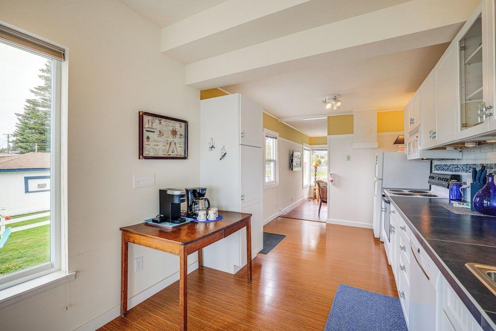 Beautiful Birch Bay Retreat w/ Deck & Fire Pit!