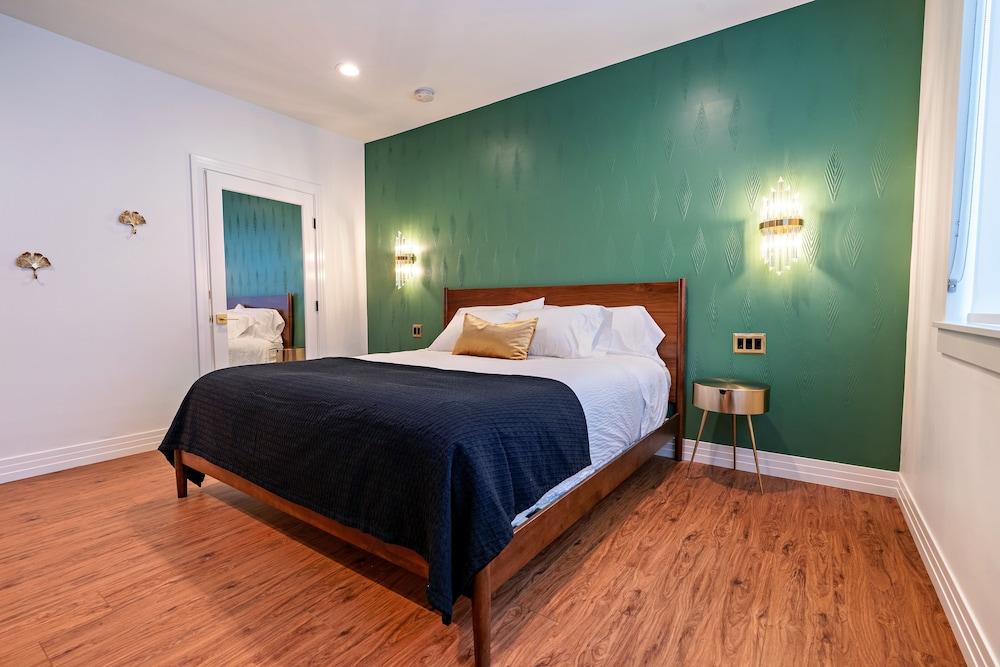 Rhapsody in View Boutique Hotel