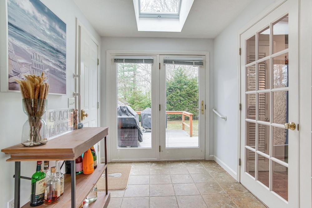 Charming Cape Cod Home ~ 1 Mi to Megansett Beach