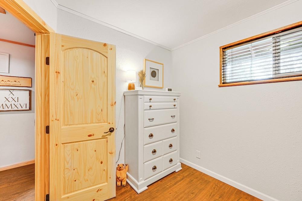 Forest Views & Fire Pit: Cozy Pine Cabin