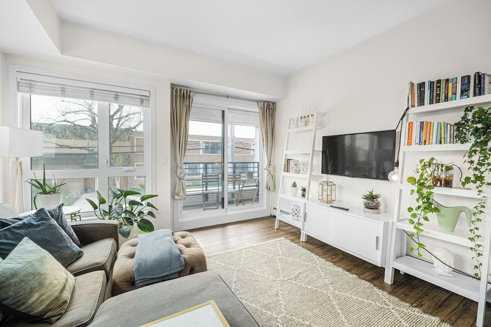 The Iris DT Condo with AC in Mission