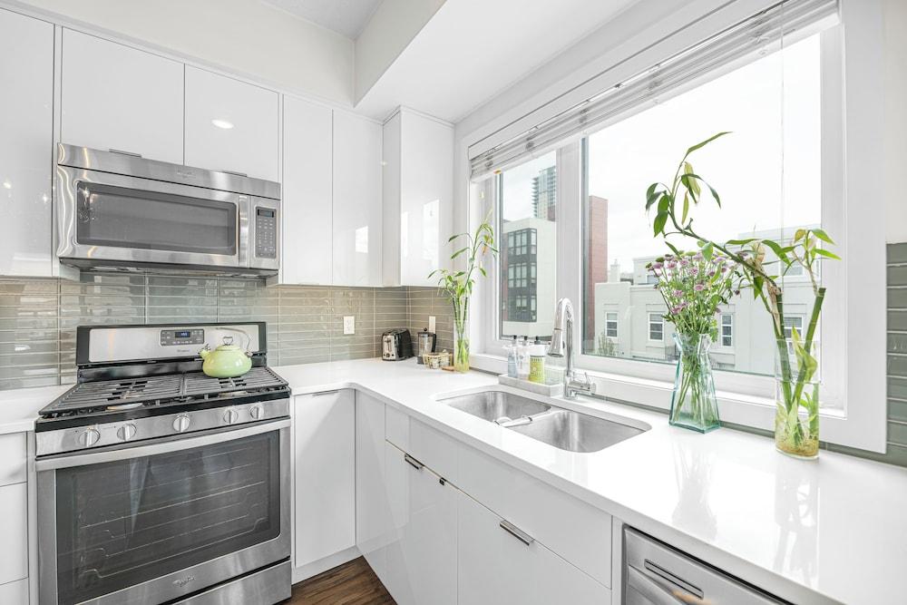 The Iris DT Condo with AC in Mission