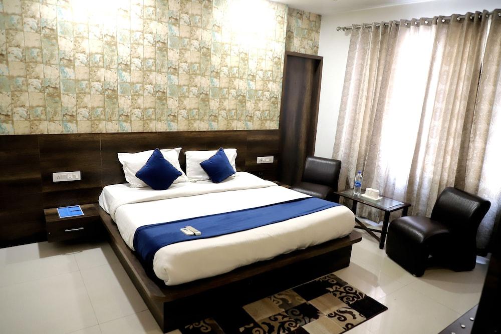 Goroomgo Hollywood Heights Amritsar