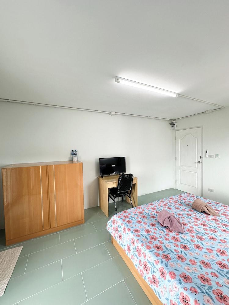 At Samutsakorn Suansom