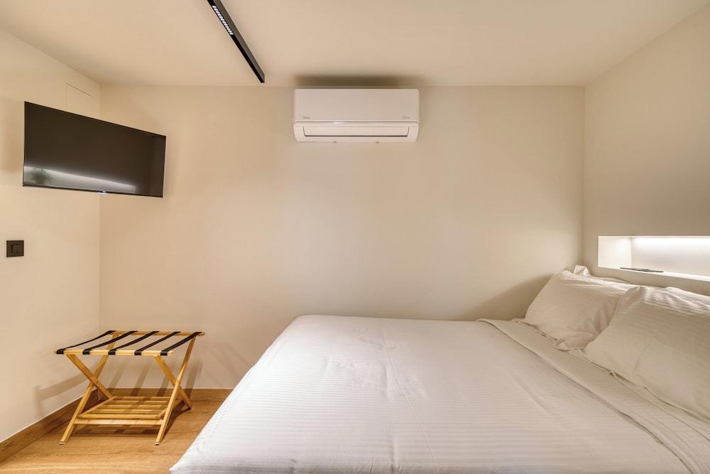 Vittore Gambello Rooms