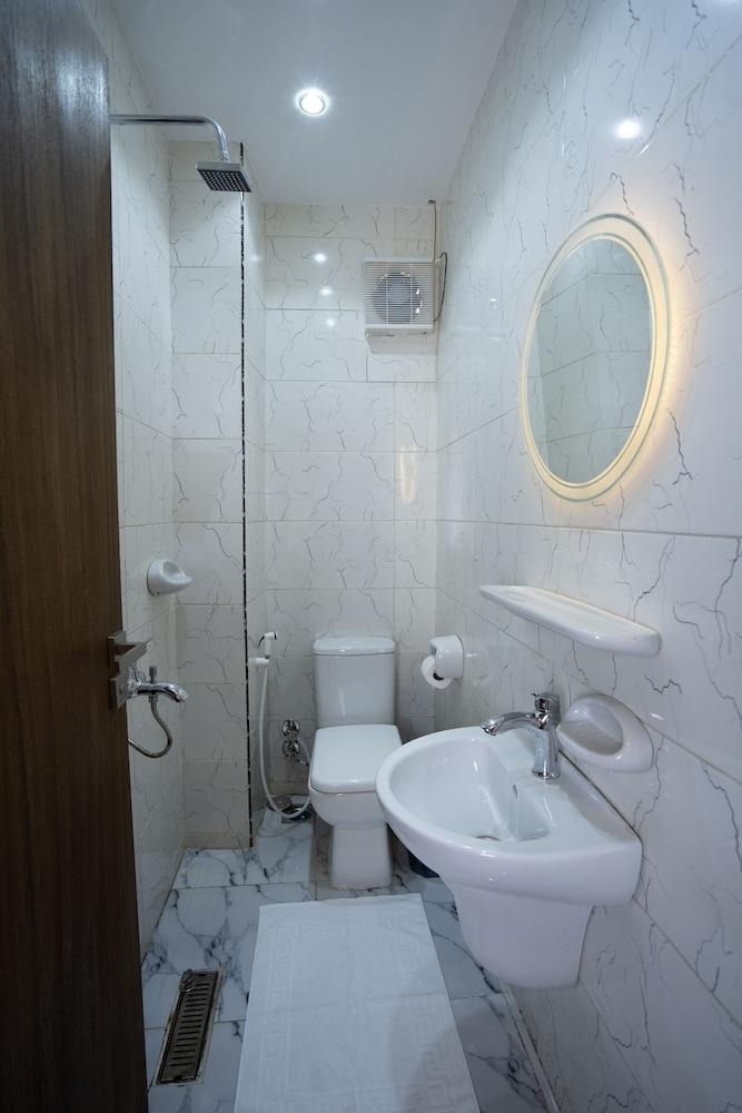 King of Pharaohs Pyramids View