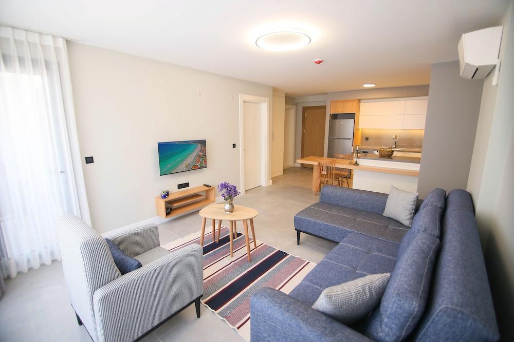 Krem Marin Suits Otel